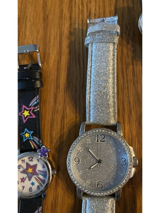 Fashion Watches ++ Lot Of 9- Preowned- New Batteries- All Work main image 5